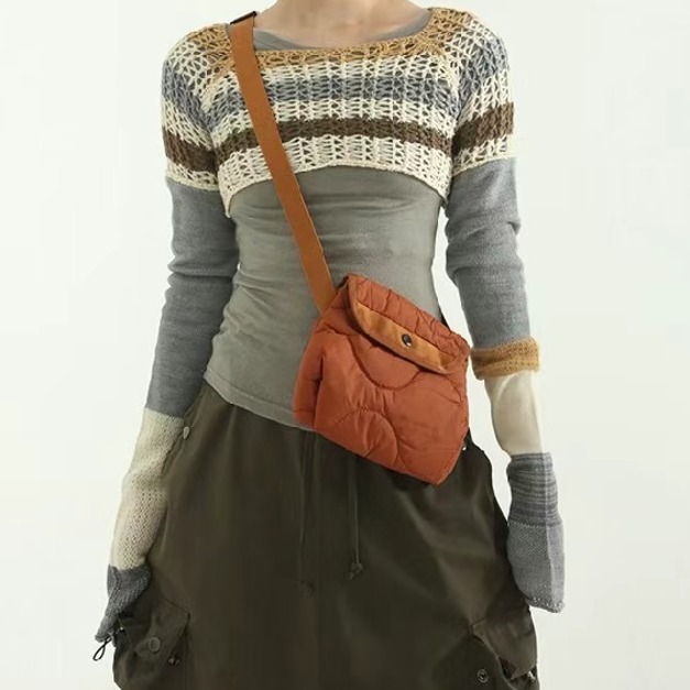 休閒圓弧側背小包