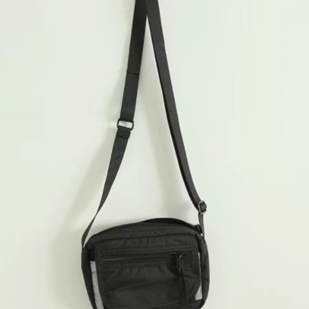 機能多收納日常斜背包