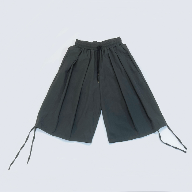 抽繩寬版短褲