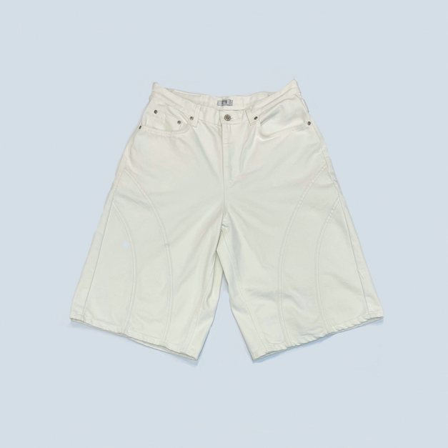 弧線車縫牛仔短褲