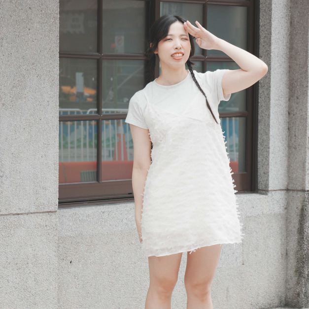 羽毛蝴蝶結吊帶短洋裝（2色）