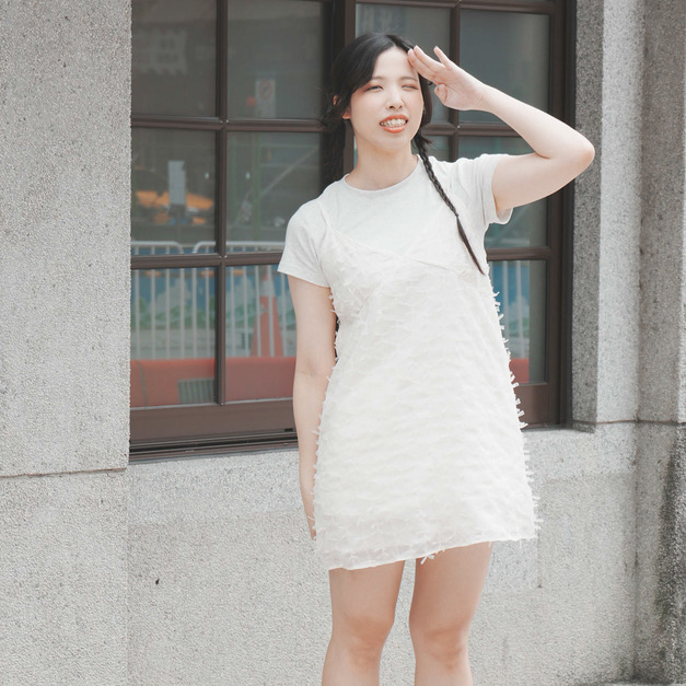 羽毛蝴蝶結吊帶短洋裝（2色）