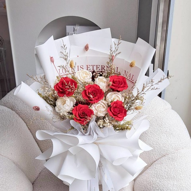 五朵永生玫瑰花束
