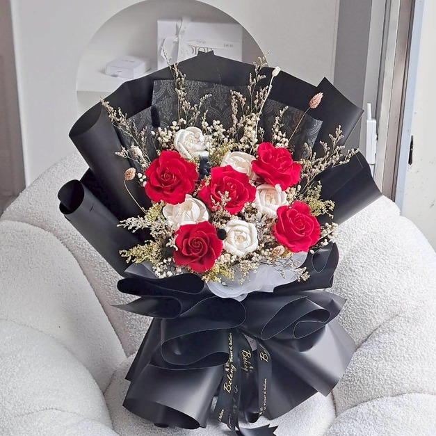 五朵永生玫瑰花束