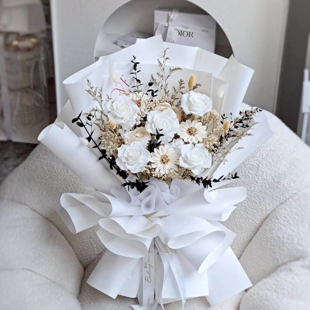 五朵永生玫瑰花束