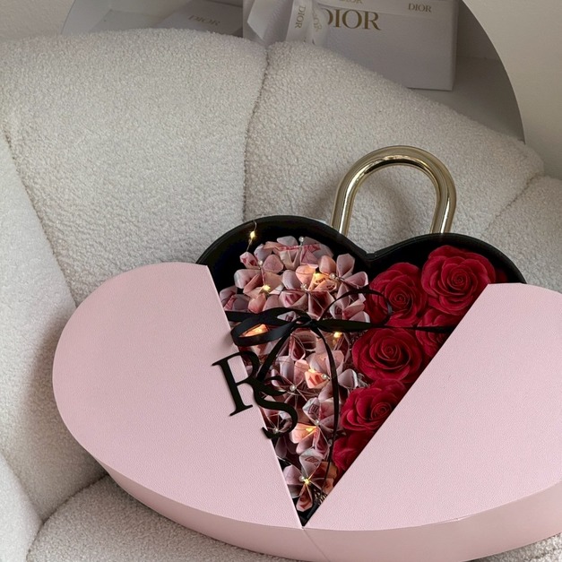 愛的密碼花盒<含1500現金>