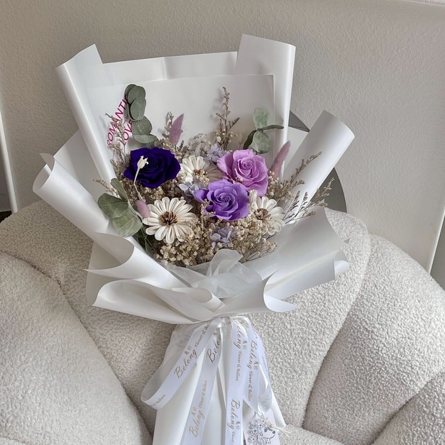 三朵永生玫瑰花束