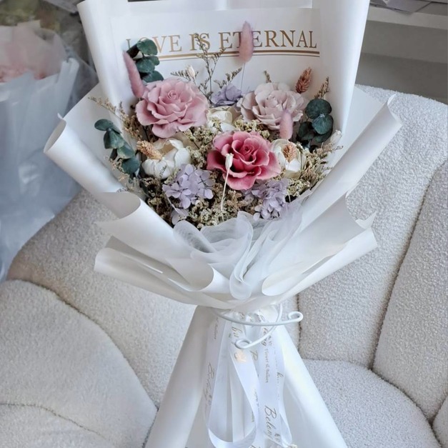 三朵玫瑰永生花束