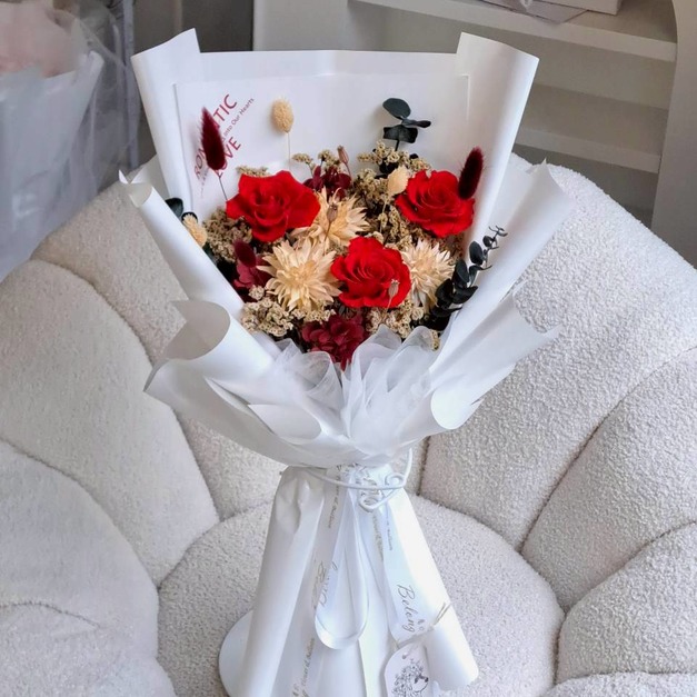 三朵永生玫瑰花束