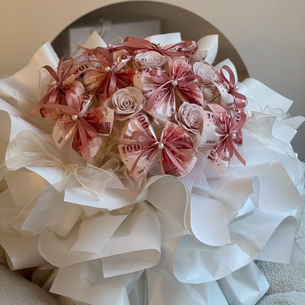 蝴蝶領結鈔票花束<含2000現金>