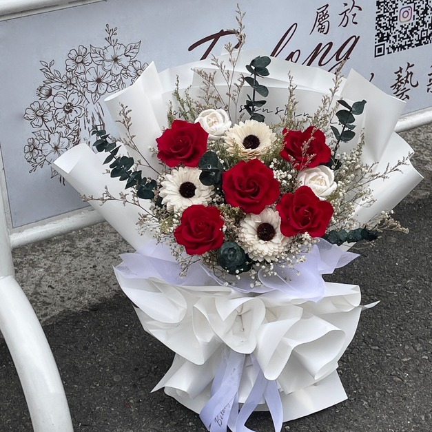 五朵永生玫瑰花束