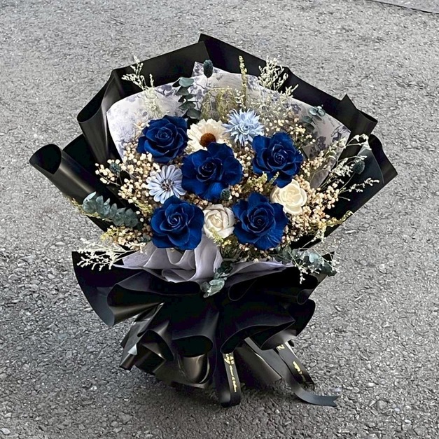 五朵永生玫瑰花束