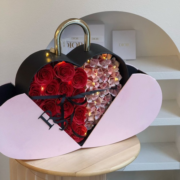 愛的密碼花盒<含1500現金>