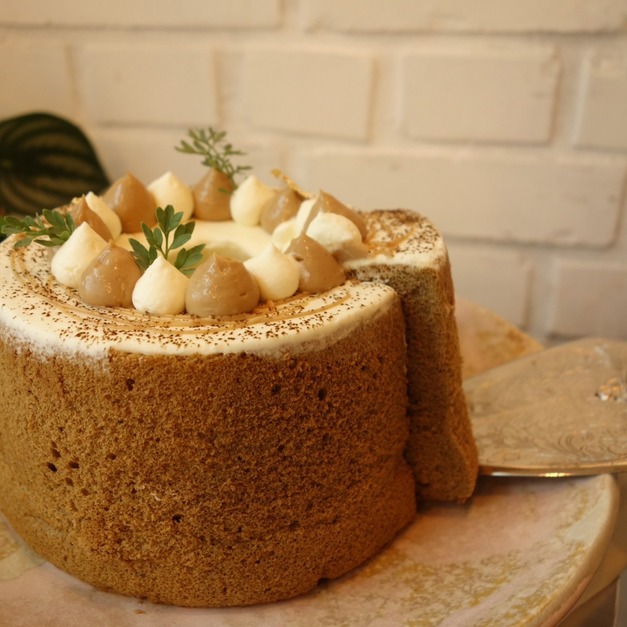 六吋中空裸戚風 (4-6人分享)