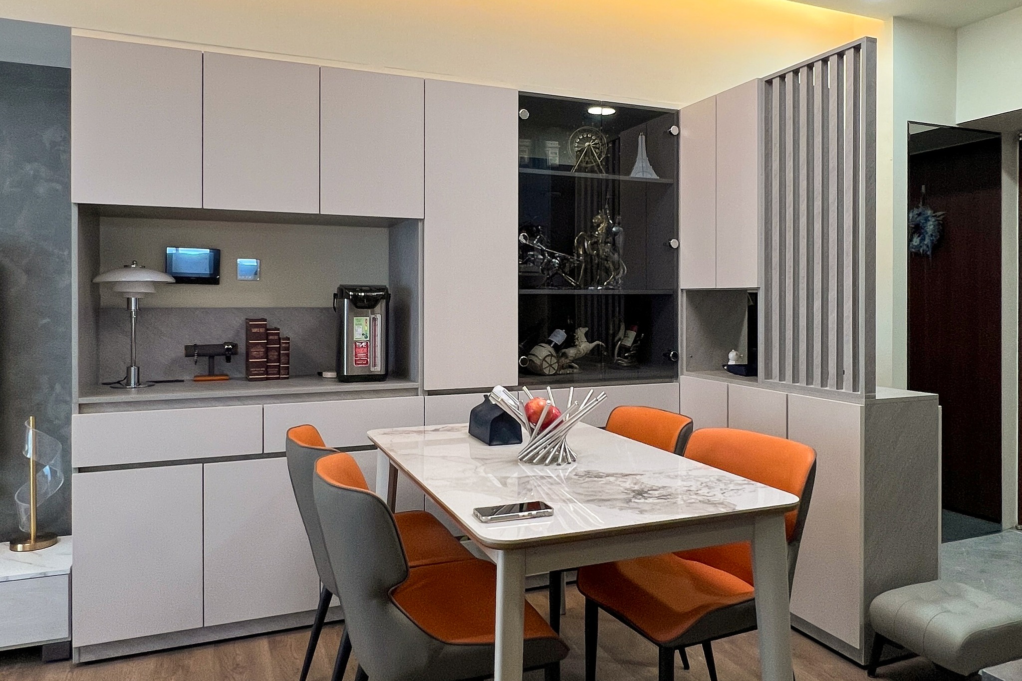 【高雄櫃體訂製案例】家配規劃｜頂天櫃與整面收納整合設計