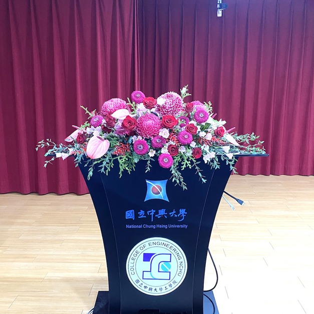 講台花