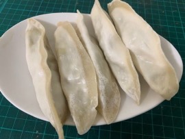 全台唯一熟鍋貼，5%油花，正東港黑豬腰內肉，韭菜高麗菜混搭