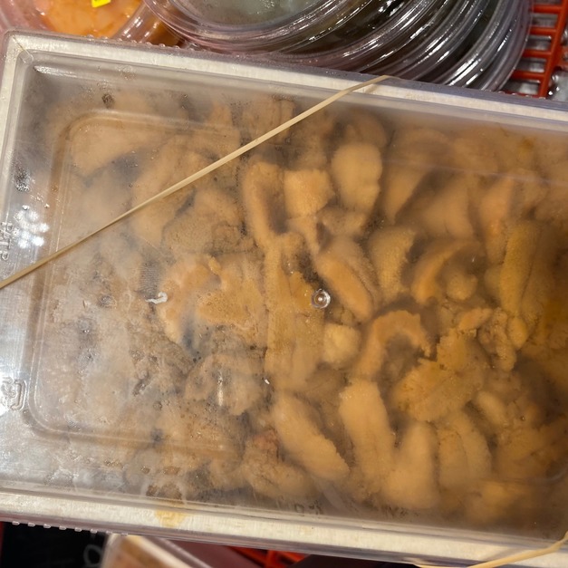 當日現挖生食級日本海膽，子元日本料理店阿德師傅操刀，全台最低價智利100g 裝500 美國250g 裝3000