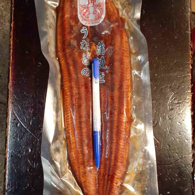 「鮮味蝦年節禮盒系列」~日本野生熟鰻魚禮盒~兩大片900g裝~400g/片，超體面，本公司加工廠製作，退冰即可食用~最便宜
