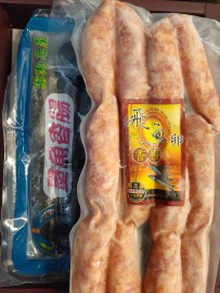 「鮮味蝦年節禮盒系列」~宏裕行飛魚卵墨魚花枝香腸雙拼禮盒~22條裝~比宏裕行售價還便宜~含禮盒