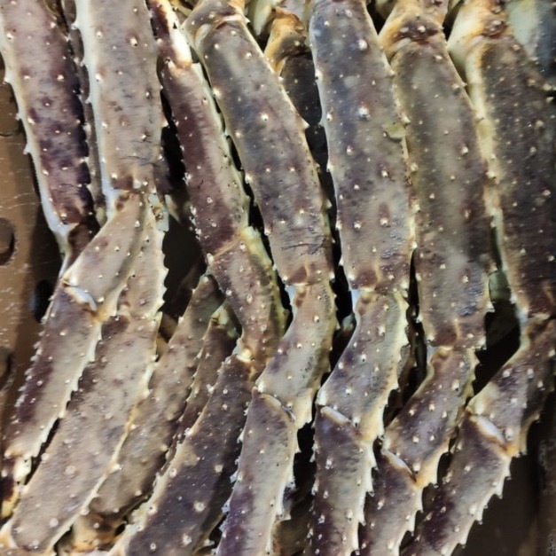 日本北海道空運鱈場蟹腳 一公斤裝 約四隻 (上引水產供貨商)