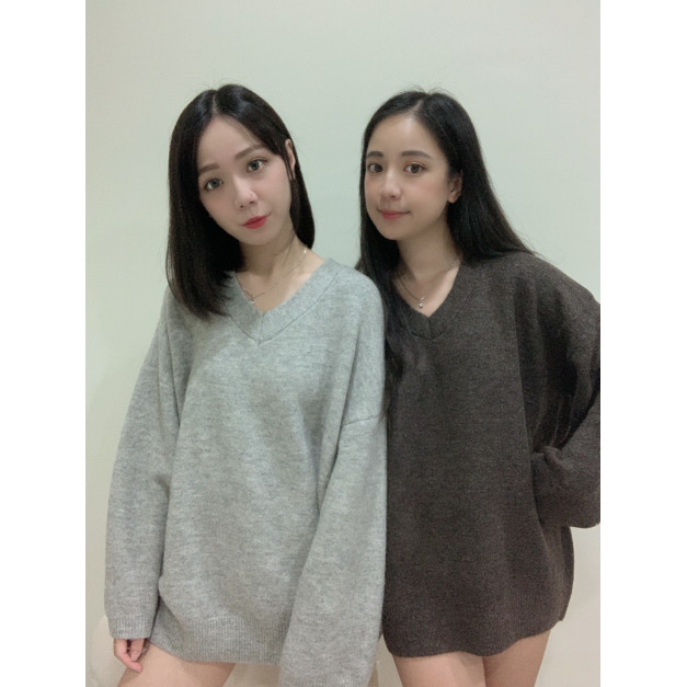 V領親膚素面毛衣