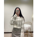 今年必備格子短版針織衣