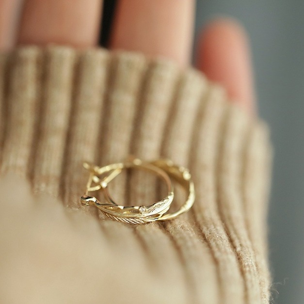 自由的羽毛。純銀耳環