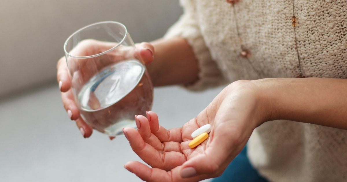 擺脫腰酸背痛：復健之外，這4種維生素更是關鍵！