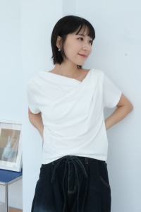 垂墜抓褶船領上衣｜白