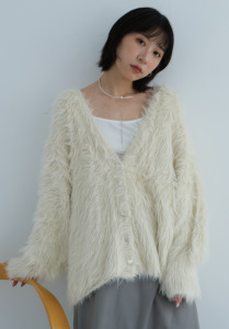 愛心鈕扣毛絨針織外套｜米白