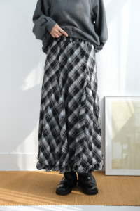 冬日格紋荷葉下擺裙｜黑