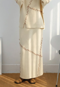 木耳滾線柔軟針織裙｜米白