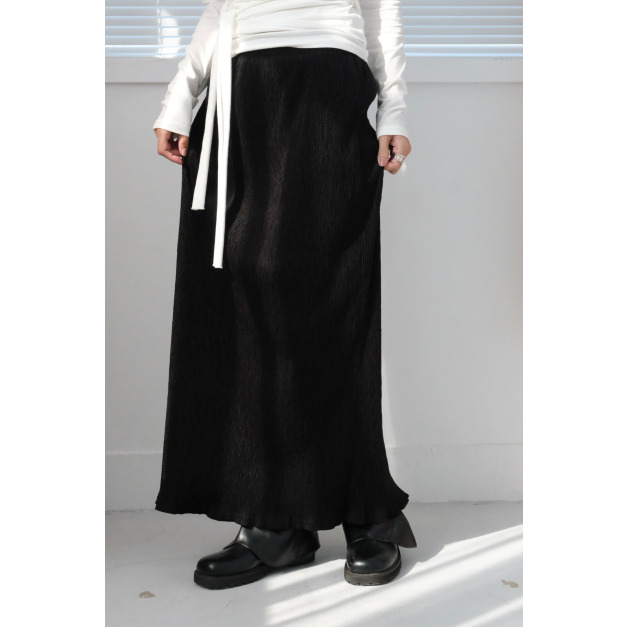 光澤天鵝絨壓紋裙｜黑