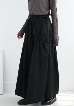 綁帶收腰尼龍口袋裙｜黑