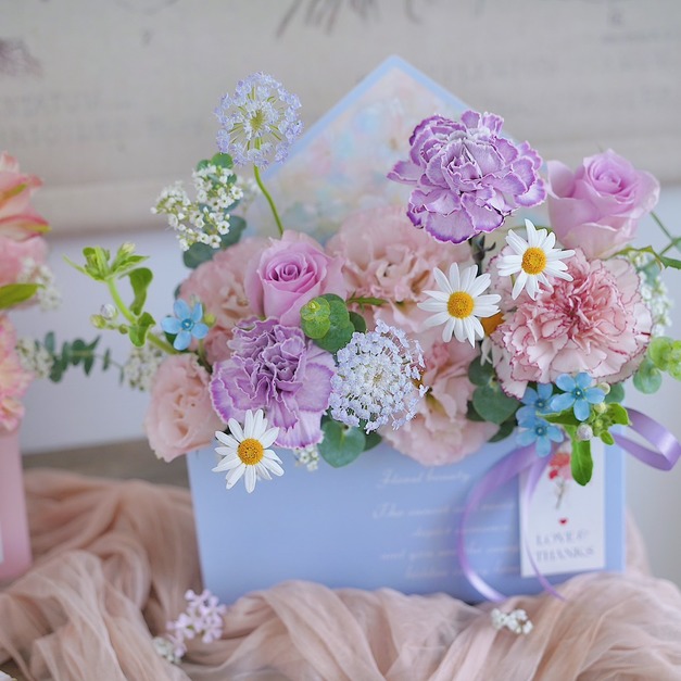 2026 馨語｜法式康乃馨信封花盒 - 花園紫