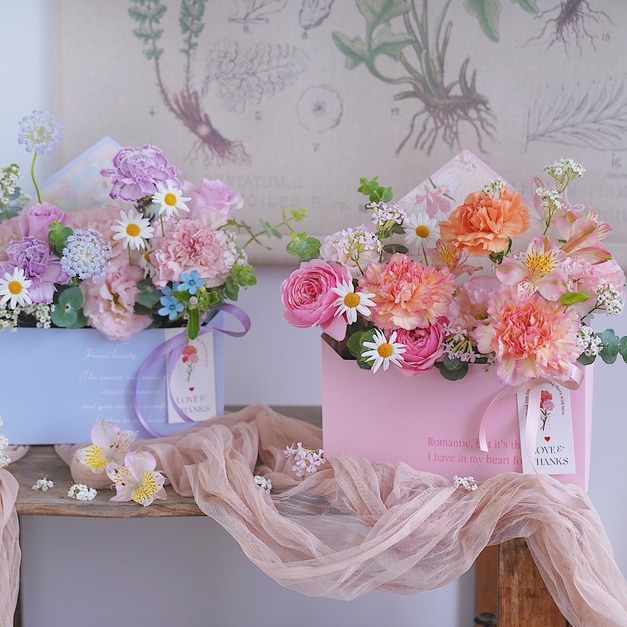 2026 馨語｜法式康乃馨信封花盒 - 拾光粉