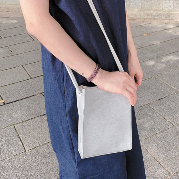 清倉特賣．【極簡時尚】柔嫩牛皮輕巧隨身方形包_藍花茶