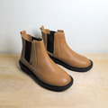 【休閒指標】柔嫩牛皮拼接鬆緊帶切爾西短靴_復古棕(23/24.5/25.5)_9