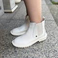 【休閒指標】柔嫩牛皮拼接鬆緊帶切爾西短靴_時尚白_5