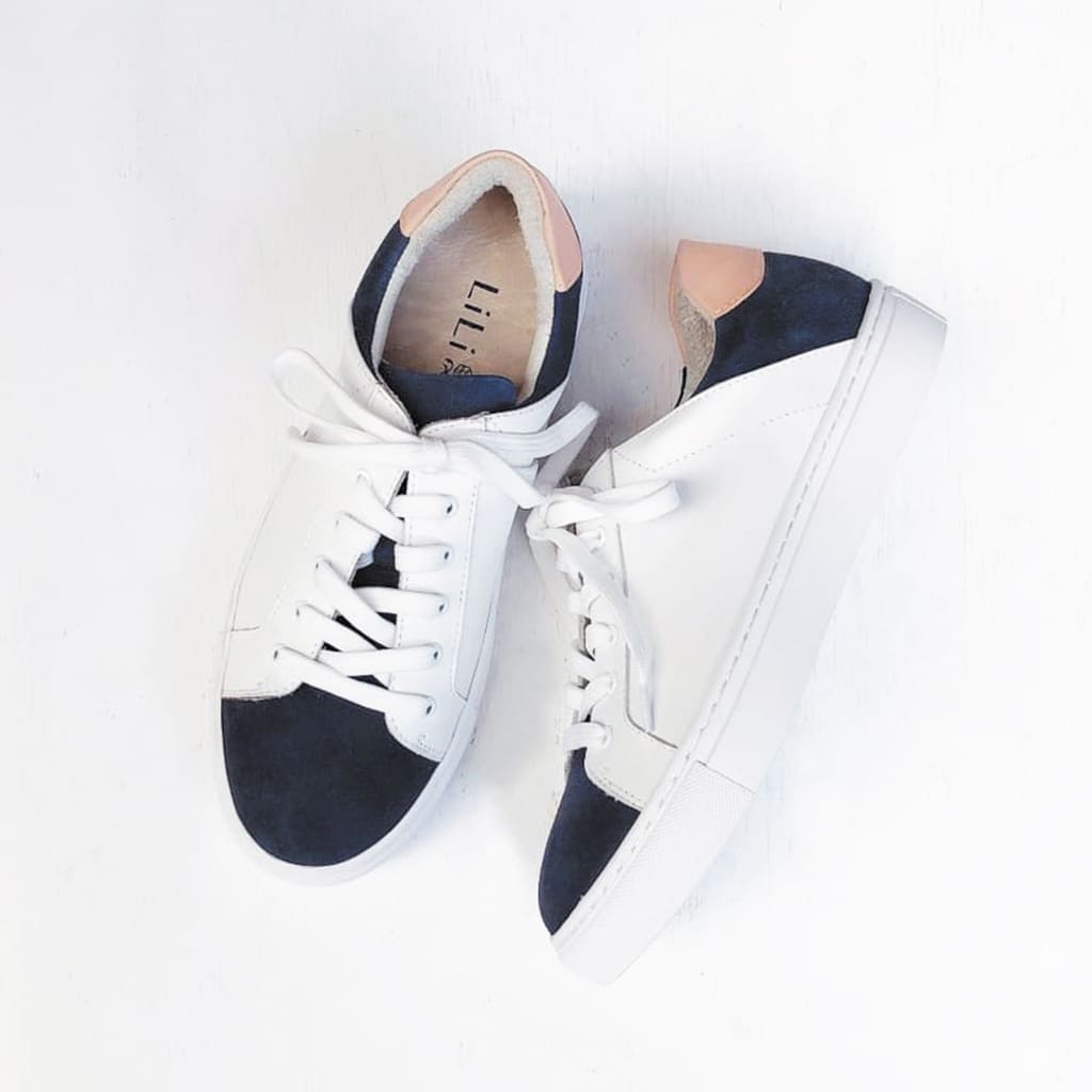 清倉特賣．【女孩日記】全真皮塗鴉撞色休閒鞋_藍白派對(22.5/23)