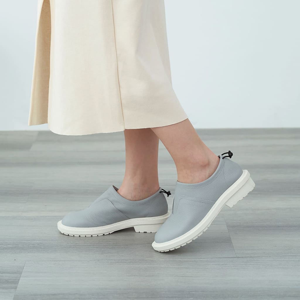 清倉特賣．【活力早安】極軟牛皮Q彈跳跳鞋_淺霧灰(22.5/23/23.5/25)