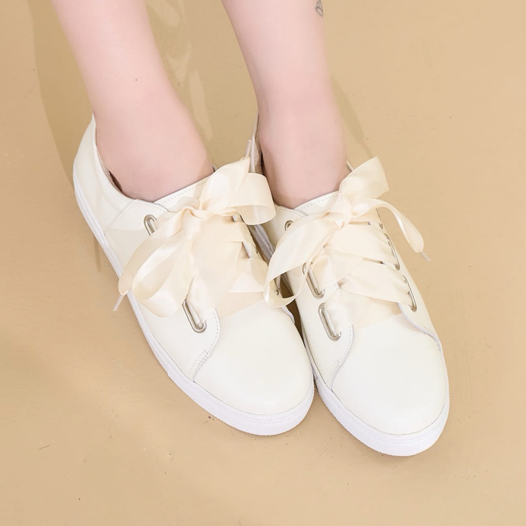 【前進的少女】牛皮緞帶繫繩休閒鞋_白色奇幻 (隨貨附白色棉質鞋帶)(24/24.5/25.5)