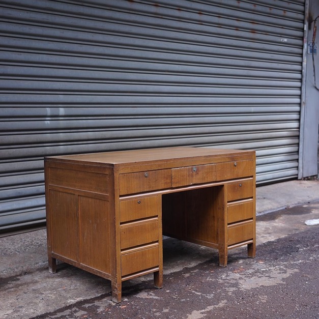 台派董事長 古董木桌