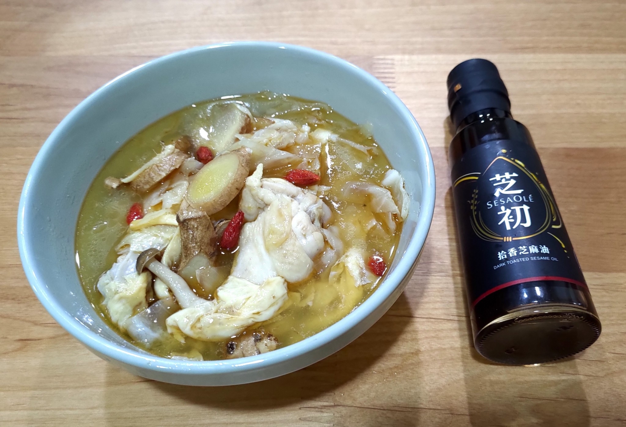 芝初,麻油,芝麻油,芝麻,麻油雞