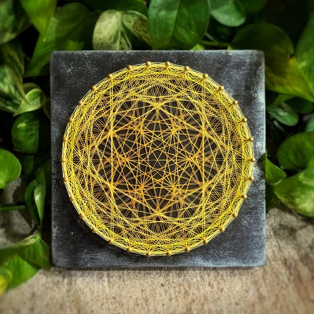 線藝作品｜靜月智光（六瓣月輪）