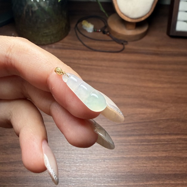 白冰飄綠翡翠福豆 | 項鍊