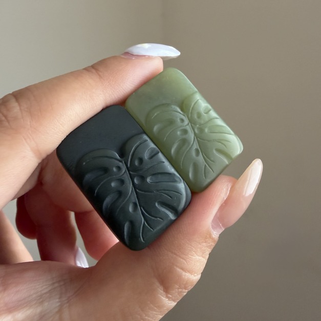 龜背芋雕刻牌 | 和田玉項鍊