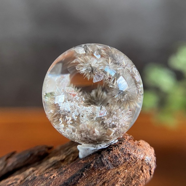 海底世界 鈦晶花方解石共生