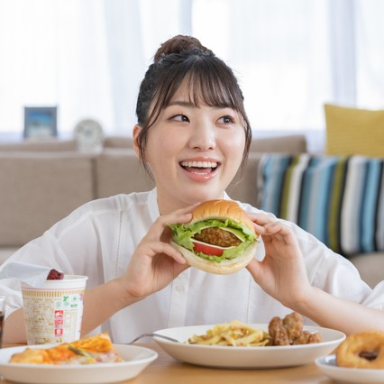 沒有很餓卻還是想吃東西？小心「假性飢餓」找上門